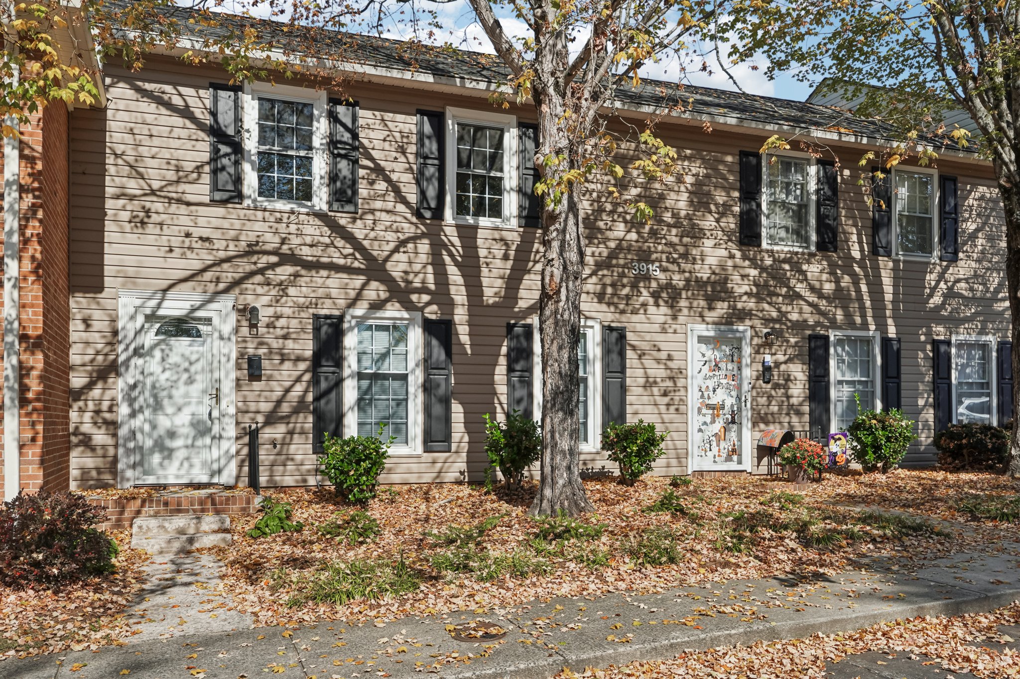 3915 Valley Court - 1